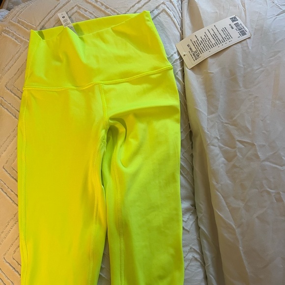 Lululemon Wunder Under - Picture 2 of 2